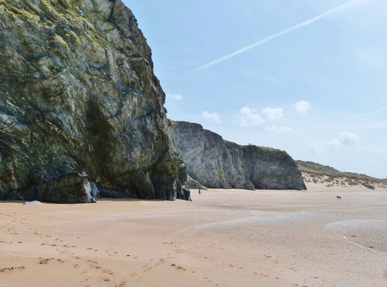 dog-friendly holidays cornwall - A lone dog walker on the beach at Holywell Bay, Cornwall