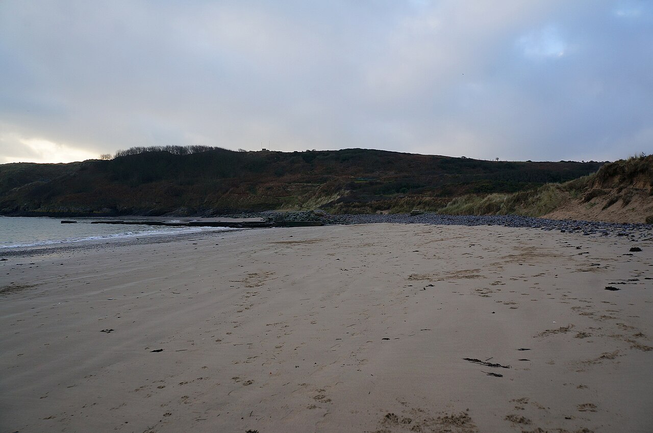 pet-friendly beach house pembrokeshire - Pembrokeshire Coast Path at South Beach