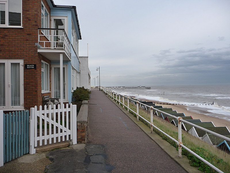 dog friendly beaches suffolk - Southwold seafront